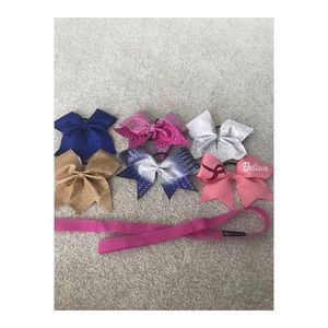 six cheer bows and flyer band